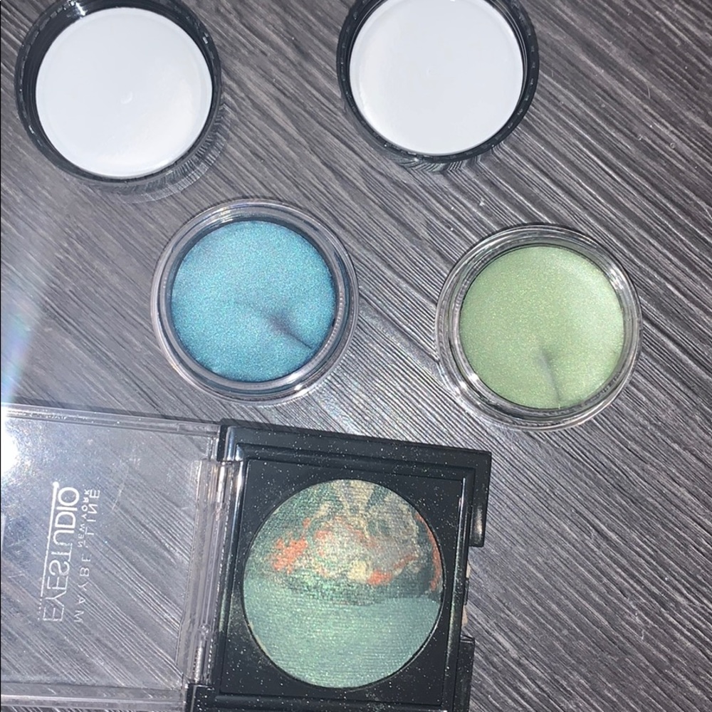 Eyeshadow - Picture 2 of 3